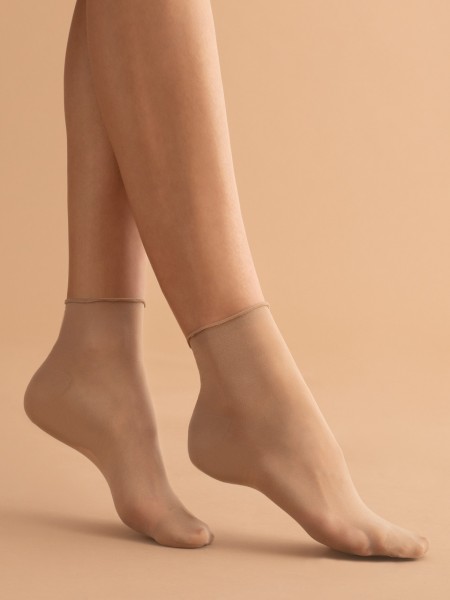 Fiore - 15 denier classic sheer ankle highs with a comfortable rolled welt